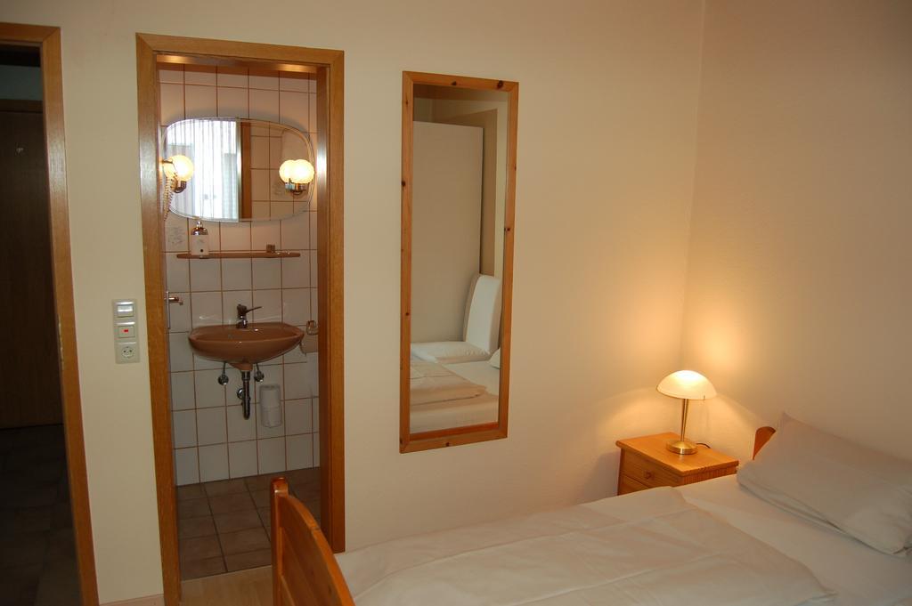 Hotel Adler Neulußheim Dış mekan fotoğraf