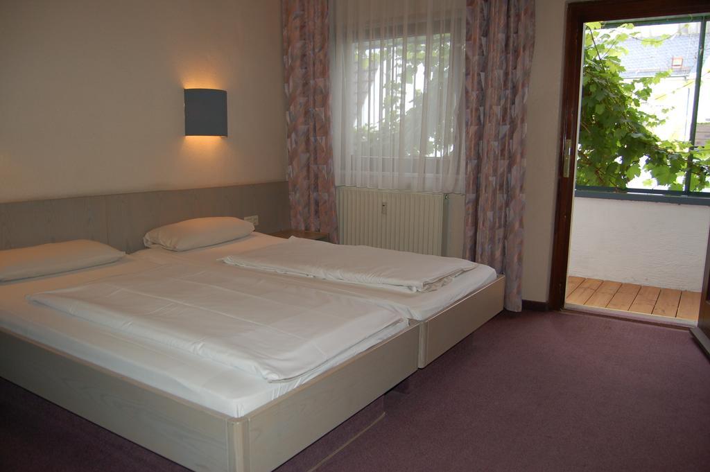 Hotel Adler Neulußheim Oda fotoğraf
